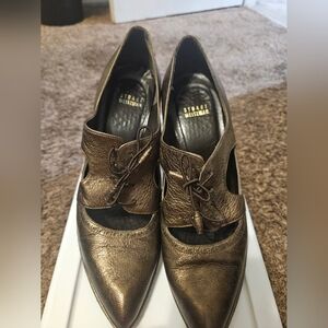 Stuart Weitzman goldish heels